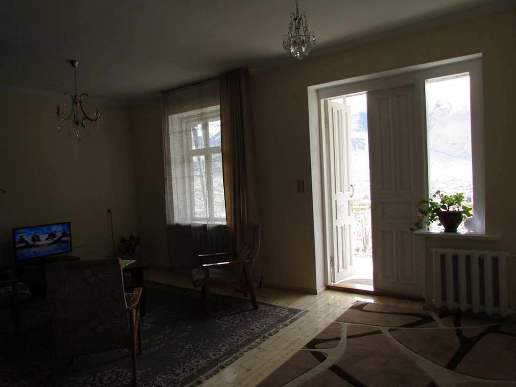 Red Stone Guest House Kazbegi Exterior foto