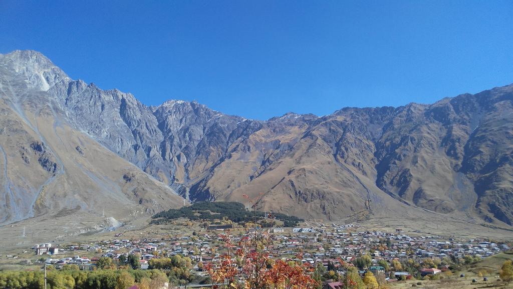 Red Stone Guest House Kazbegi Exterior foto