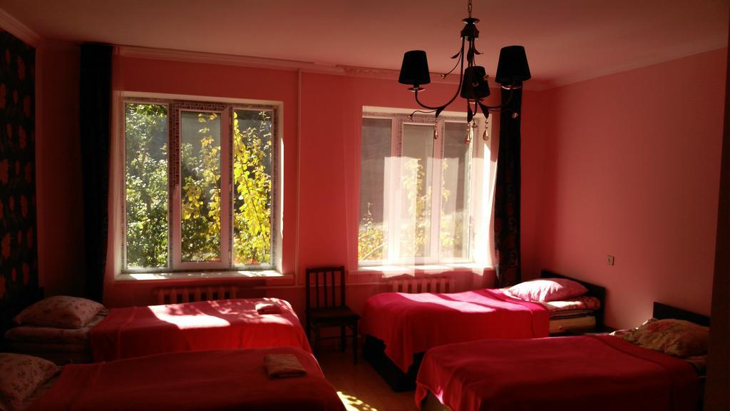 Red Stone Guest House Kazbegi Exterior foto