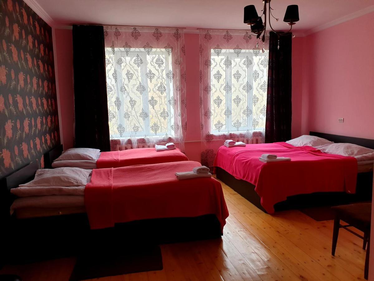Red Stone Guest House Kazbegi Exterior foto